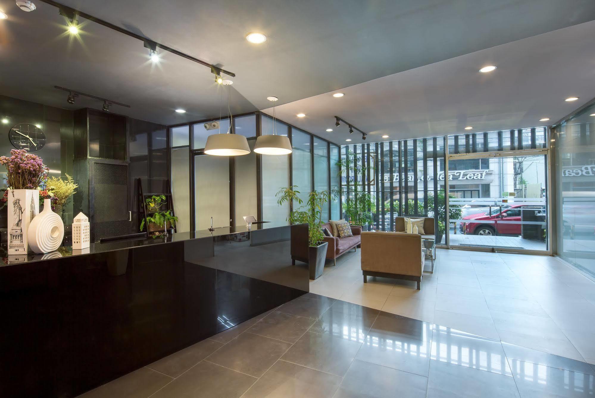 V Hotel Manila Exterior photo
